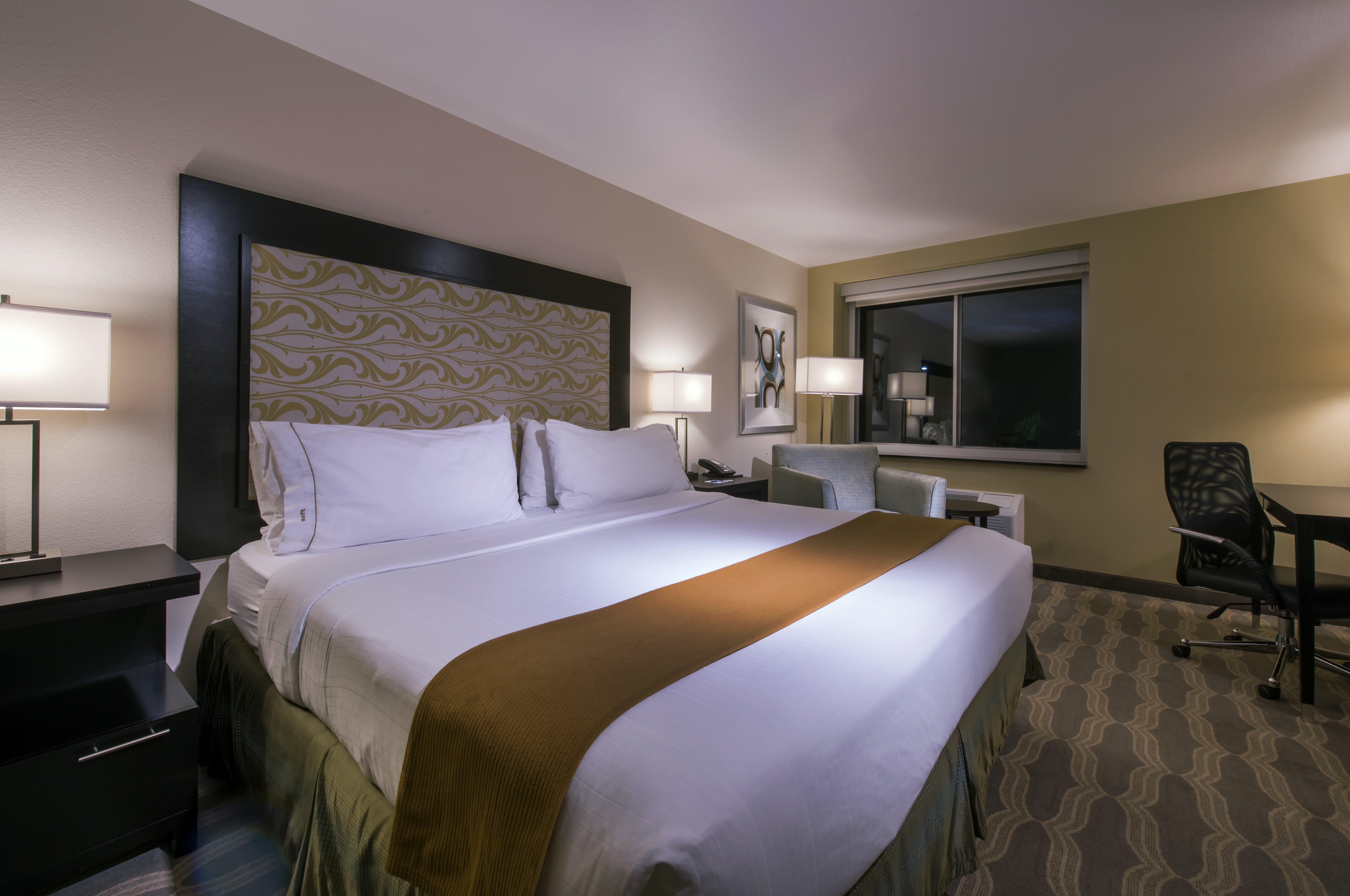Holiday Inn Express & Suites Colorado Springs Central By Ihg Exterior foto