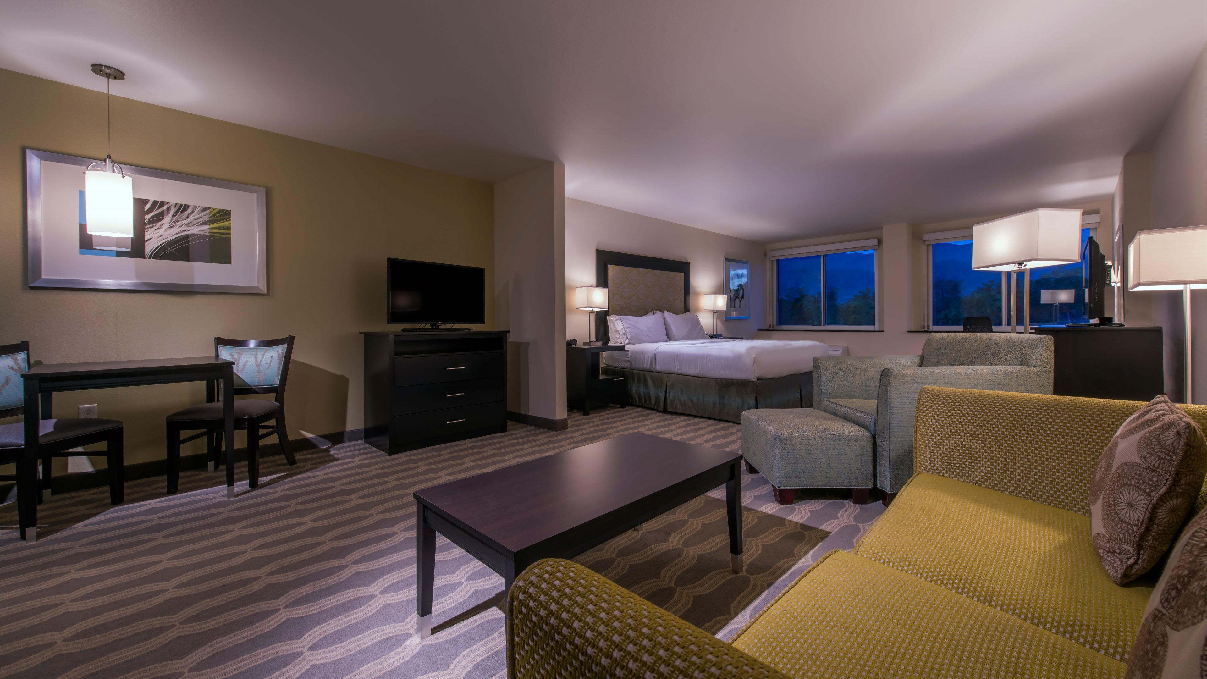 Holiday Inn Express & Suites Colorado Springs Central By Ihg Exterior foto