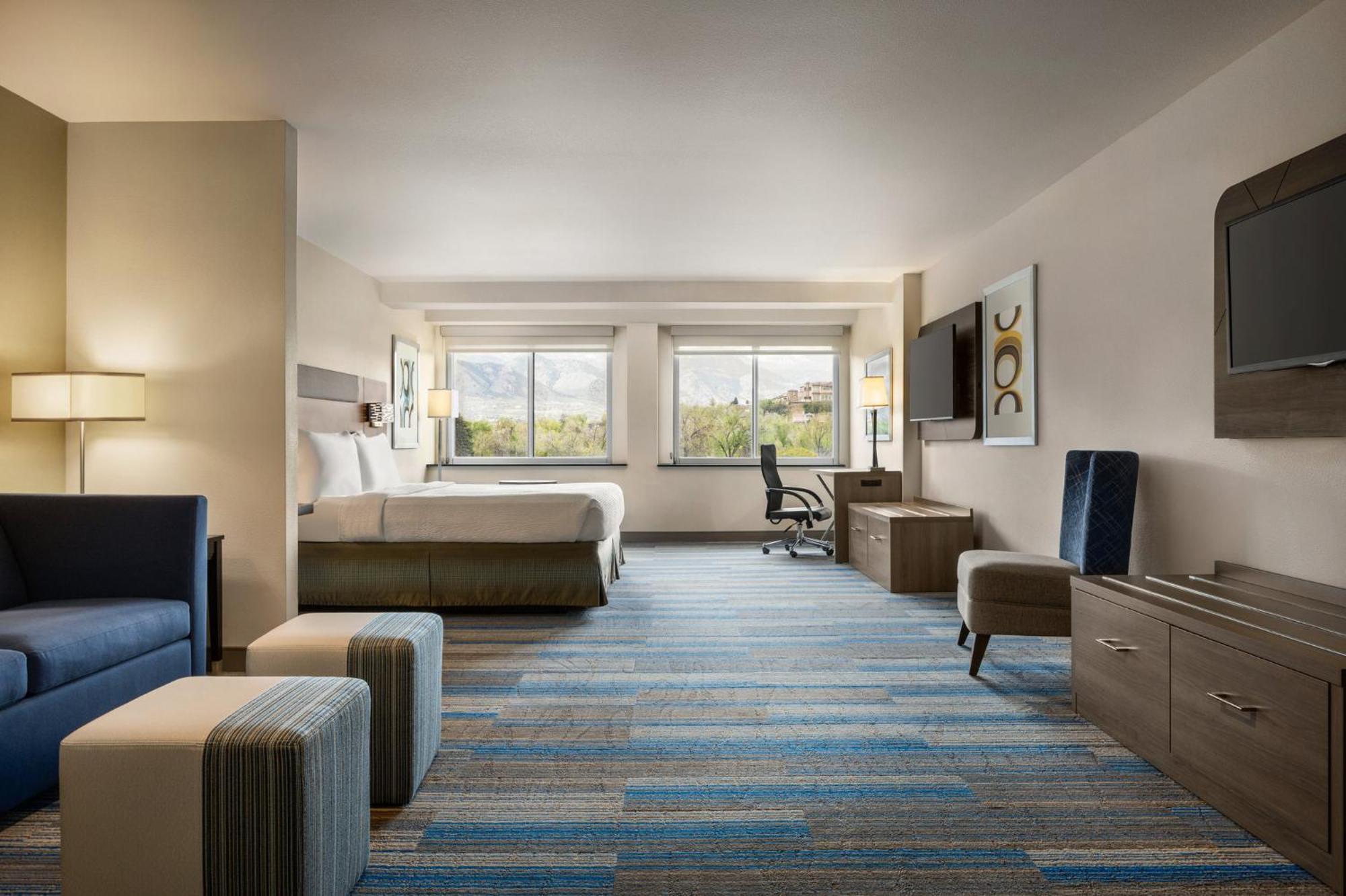 Holiday Inn Express & Suites Colorado Springs Central By Ihg Exterior foto