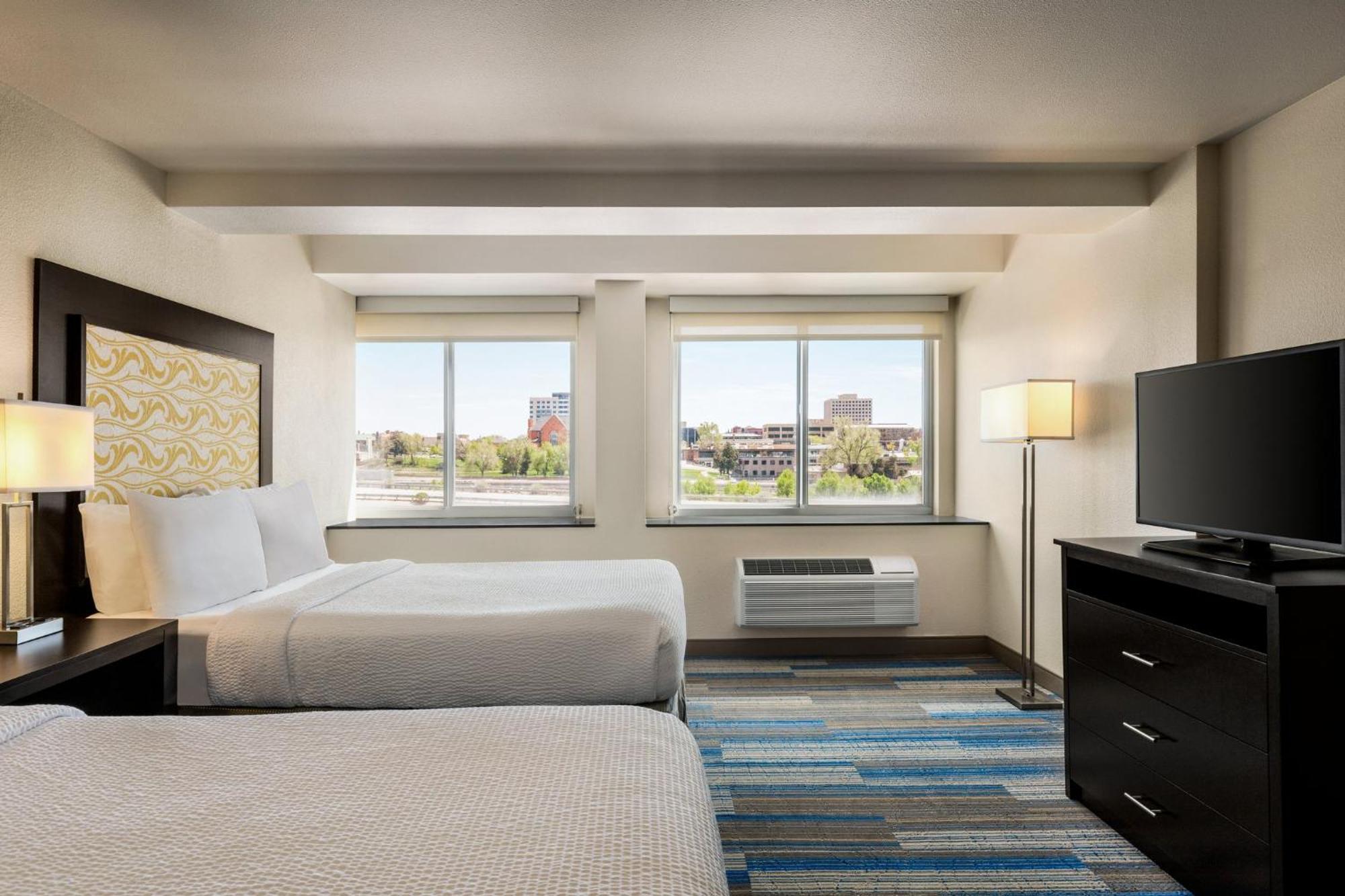 Holiday Inn Express & Suites Colorado Springs Central By Ihg Exterior foto