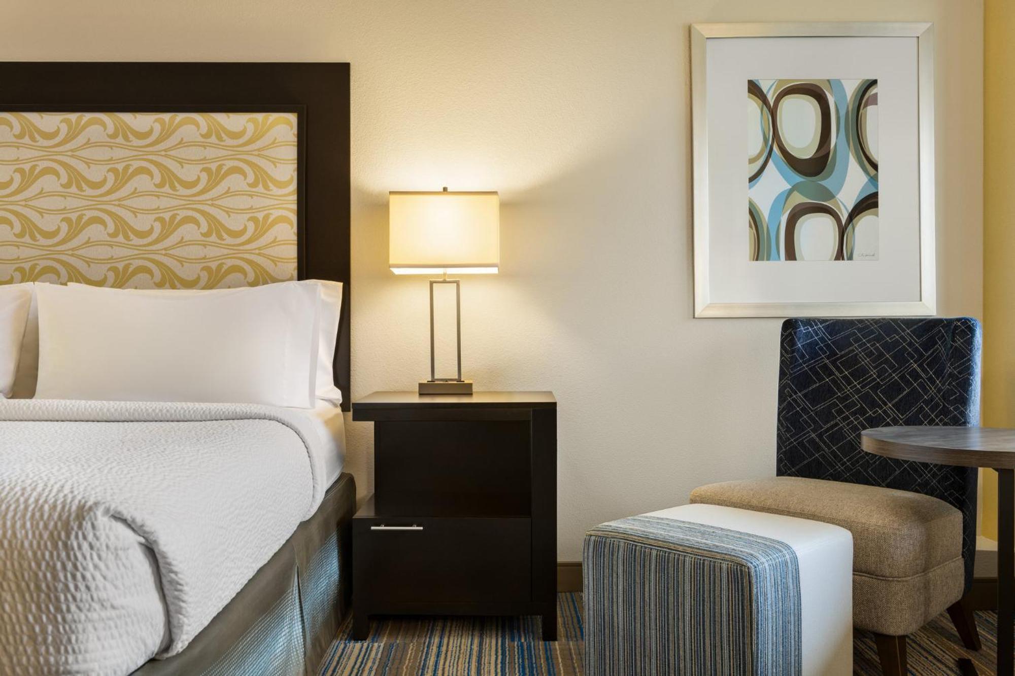 Holiday Inn Express & Suites Colorado Springs Central By Ihg Exterior foto
