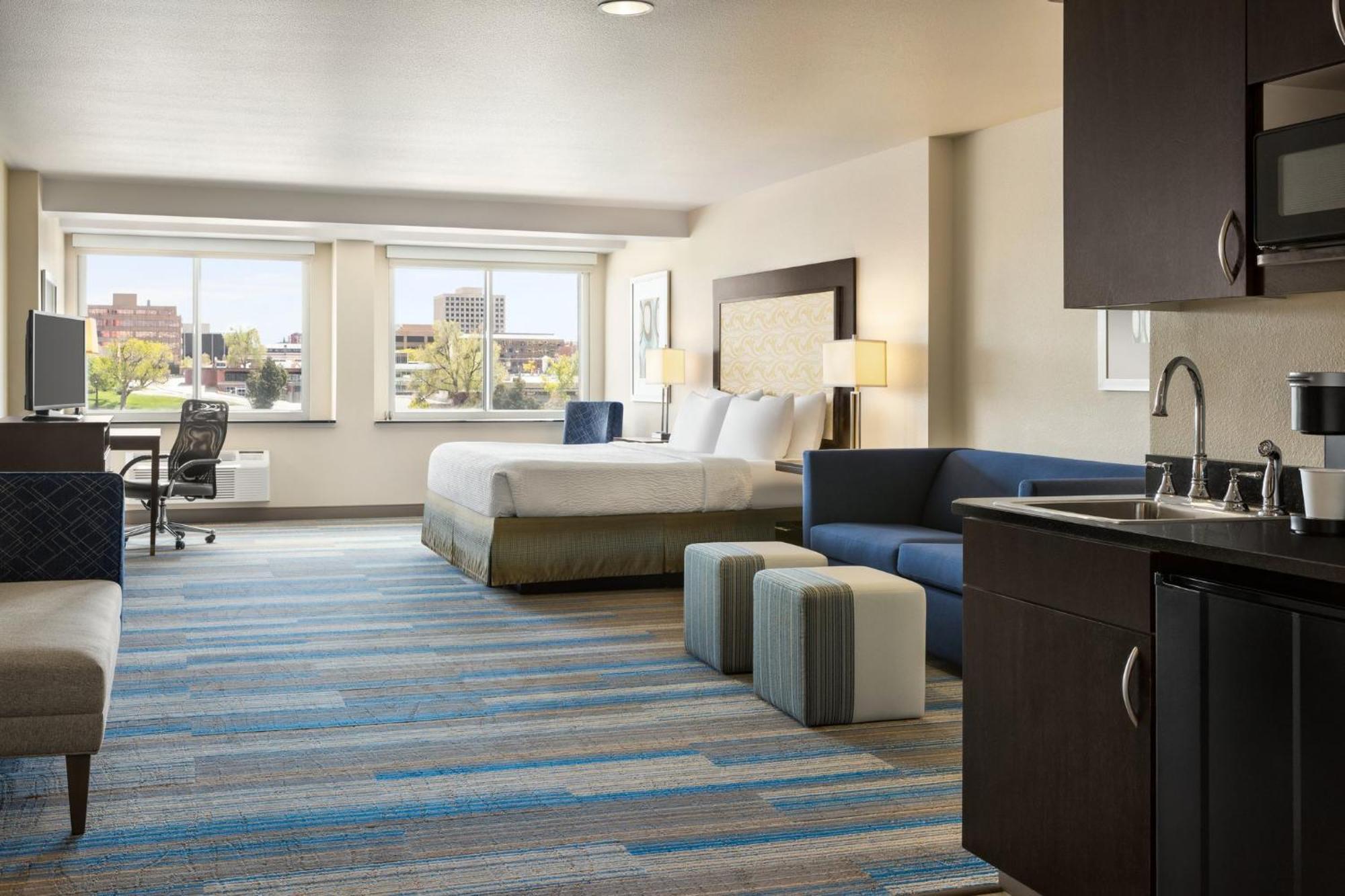 Holiday Inn Express & Suites Colorado Springs Central By Ihg Exterior foto