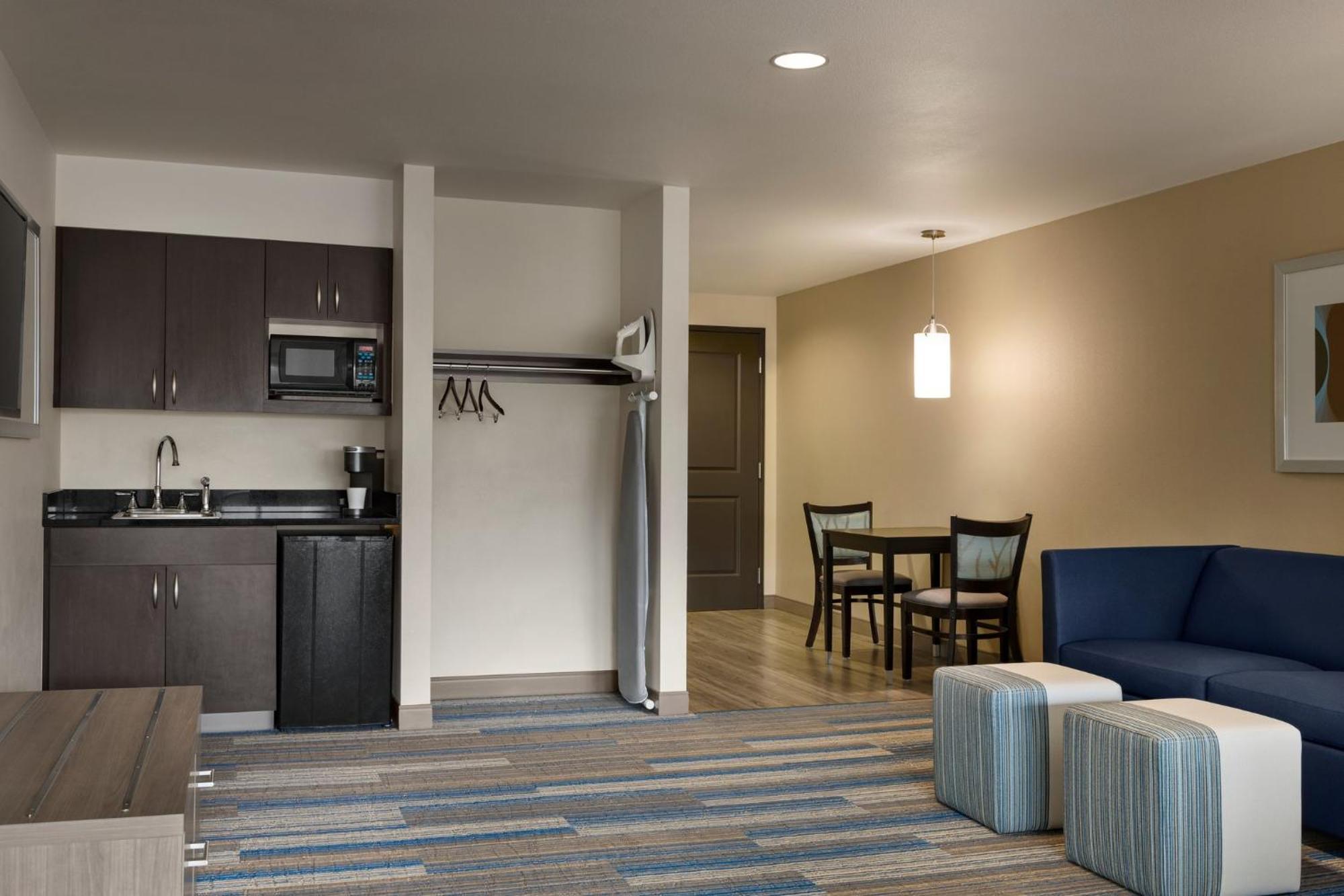 Holiday Inn Express & Suites Colorado Springs Central By Ihg Exterior foto