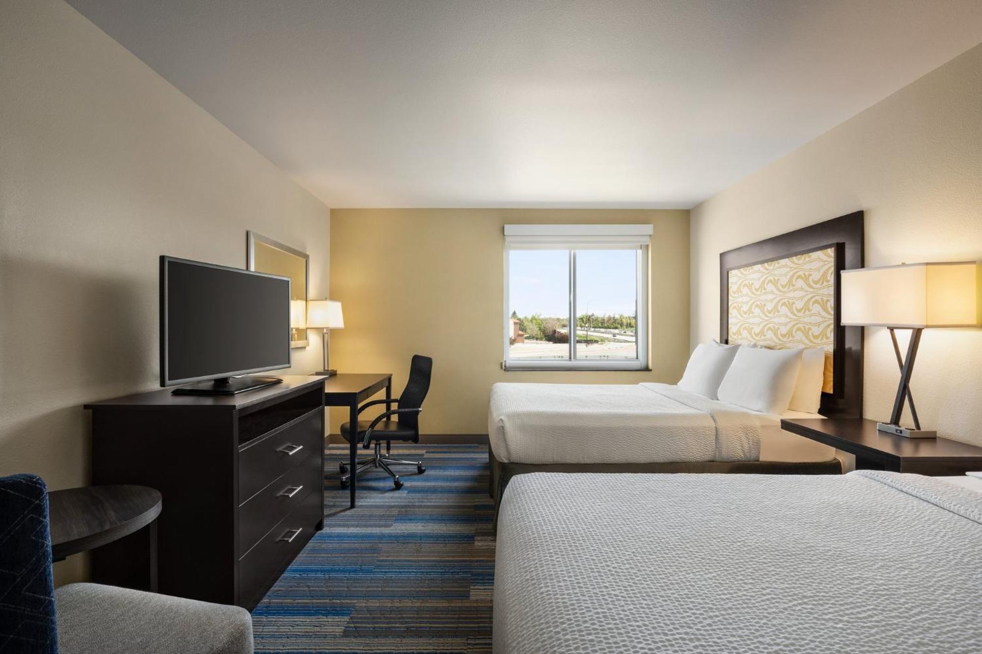 Holiday Inn Express & Suites Colorado Springs Central By Ihg Exterior foto